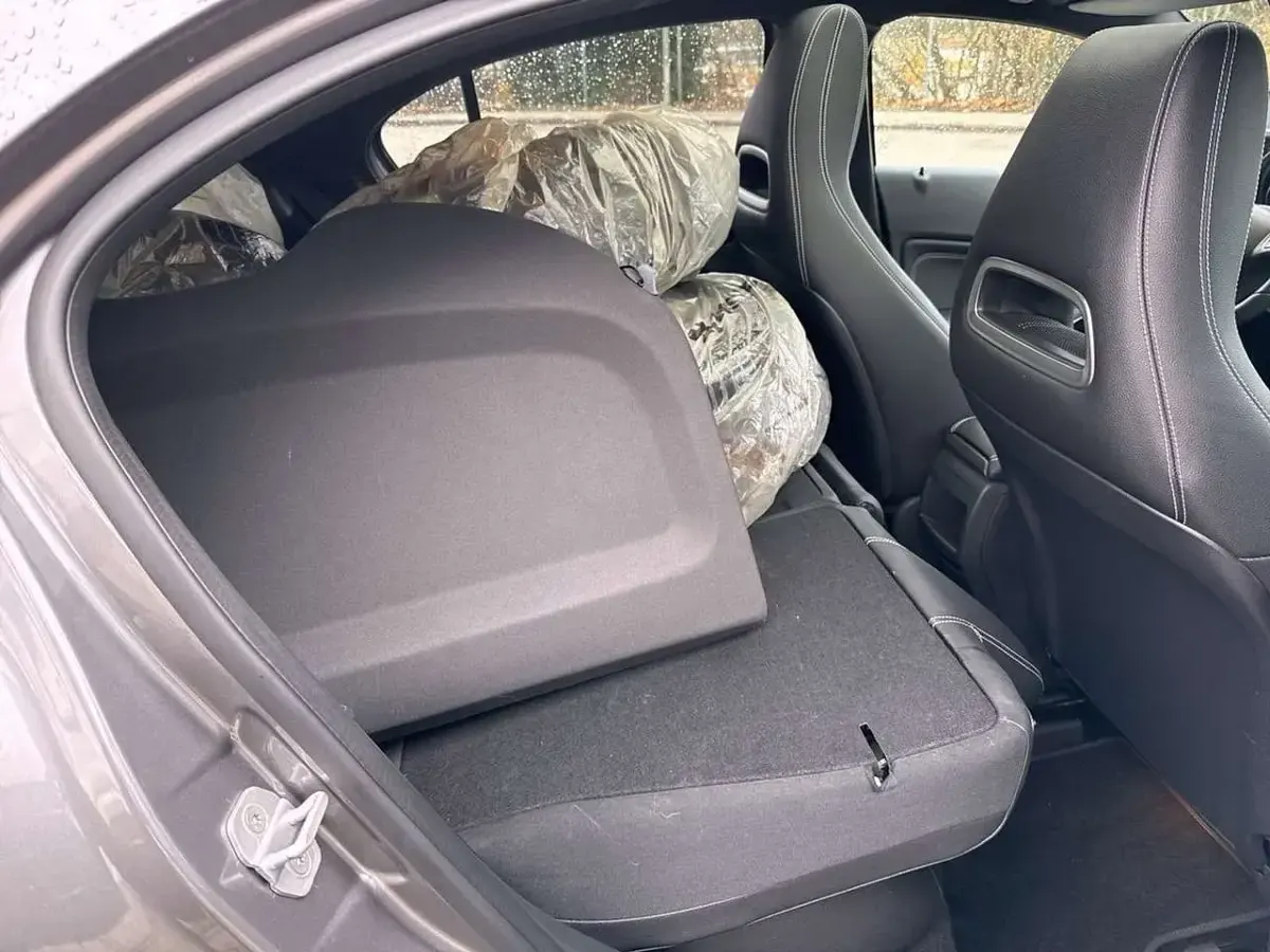 Gebraucht Mercedes A180 122 PS (89 kW) 2016 Grau Kleinwagen
