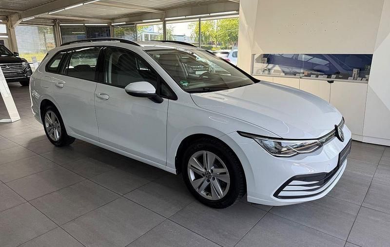 Weiß Gebraucht 2021 VW Golf VIII Life Kombi | 16.390 € (Guter Preis) - Bild 1/4