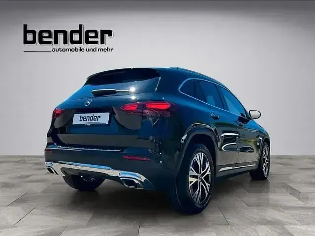 Gebraucht Mercedes GLA200 Progressive 163 PS (119 kW) 2024 Unilack nachtschwarz SUV