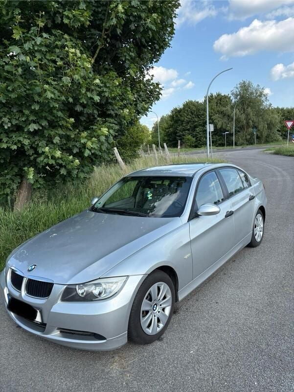 Silber Gebraucht 2005 BMW 320 Limousine | 4.500 € (Fairer Preis) - Bild 1/4