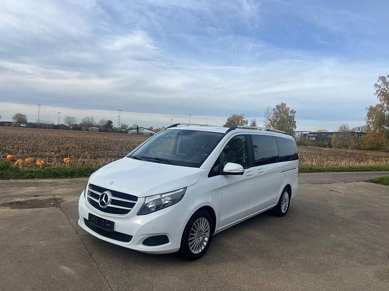 Weiß Gebraucht 2015 Mercedes V220 Edition Van / Kleinbus | 29.999 € (Fairer Preis) - Bild 1/4
