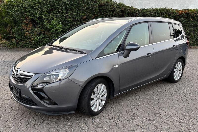 Grau Gebraucht 2015 Opel Zafira Tourer Innovation Van / Kleinbus | 9.300 € (Guter Preis) - Bild 1/4