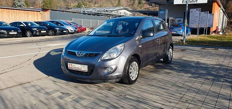 Grau Gebraucht 2010 Hyundai i20 Classic Kleinwagen | 4.890 € (Teuer) - Bild 1/4