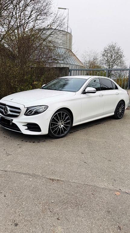Weiß Gebraucht 2016 Mercedes E220 AMG Limousine | 22.200 € (Fairer Preis) - Bild 1/4