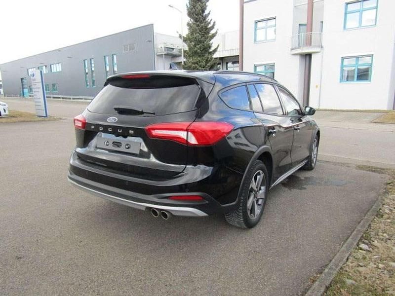 Gebraucht Ford Focus Active X 125 PS (91 kW) 2020 Obsidianschwarz metallic Kombi