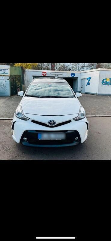 Weiß Gebraucht 2015 Toyota Prius+ Plus Van / Kleinbus | 15.000 € (Etwas zu teuer) - Bild 1/4
