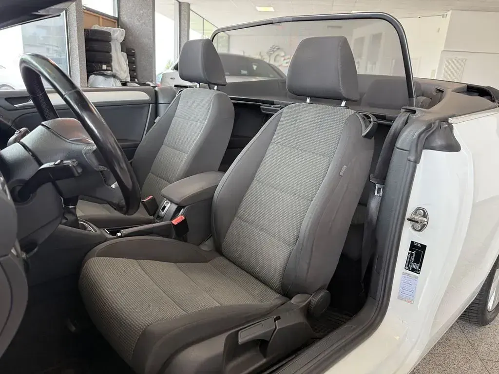 Gebraucht VW Golf Cabriolet Basis 105 PS (77 kW) 2012 Pure white Cabrio