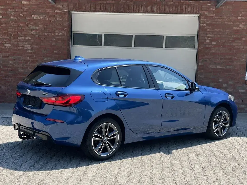 Gebraucht BMW 118 Shadowline 140 PS (102 kW) 2021 Phytonicblau metallic (c1m) Kleinwagen