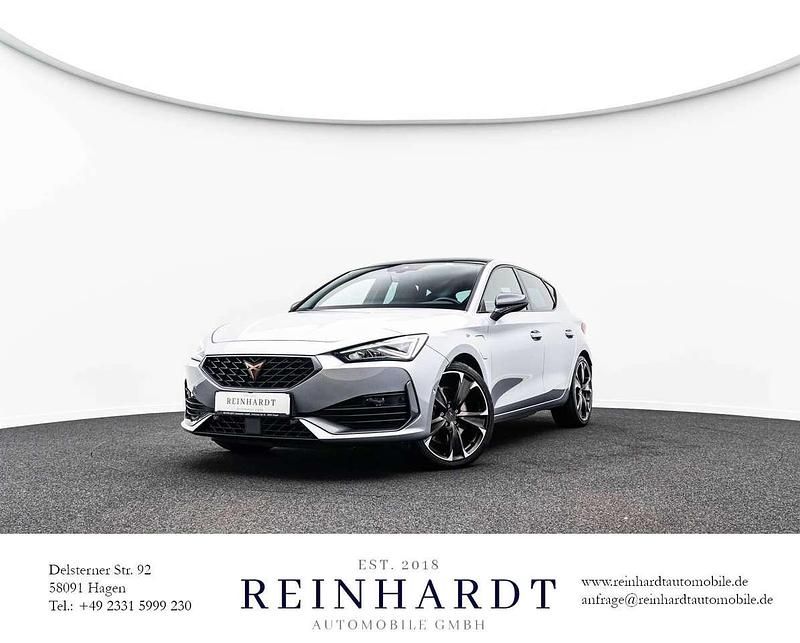 "urban" silber Gebraucht 2022 Cupra Leon VZ Limousine | 27.845 € (Fairer Preis) - Bild 1/3