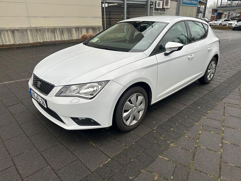 Weiß Gebraucht 2012 Seat Leon Style Limousine | 5.500 € (Fairer Preis) - Bild 1/4