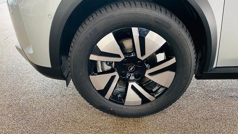 Neu Opel Frontera 145 PS (106 kW) 2026 Silber SUV