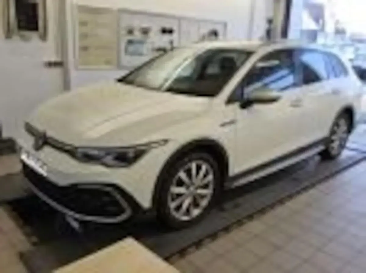 Gebraucht VW Golf Alltrack 200 PS (147 kW) 2023 Pure white Kombi