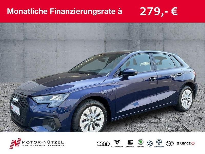 Blau Gebraucht 2022 Audi A3 Sportback e-tron Performance Limousine | 20.930 € (Superpreis) - Bild 1/4