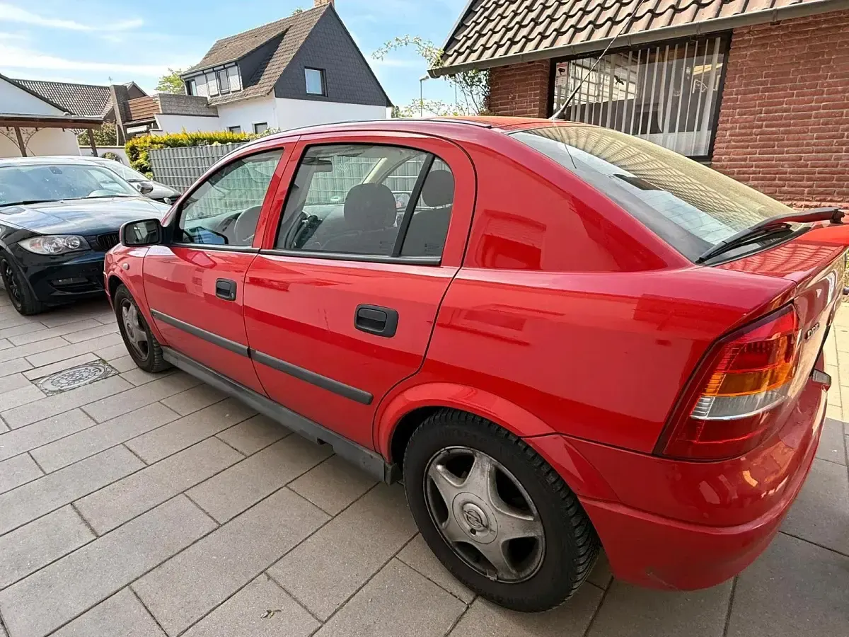 Gebraucht Opel Astra 75 PS (55 kW) 1998 Rot Limousine