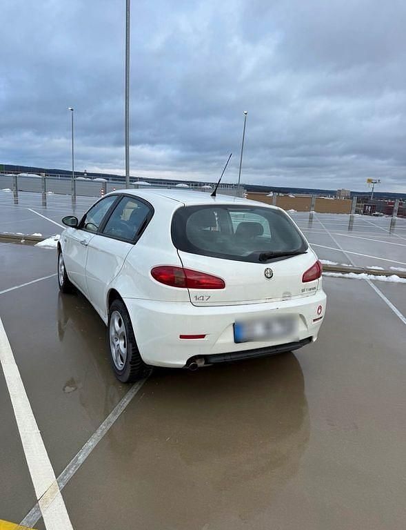 Gebraucht Alfa Romeo 147 120 PS (88 kW) 2010 Weiß Kleinwagen