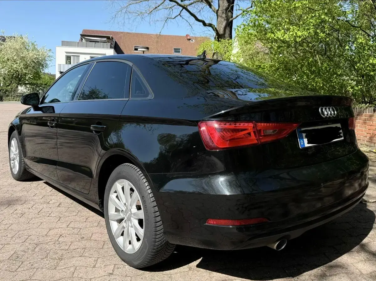 Gebraucht Audi A3 Attraction 110 PS (80 kW) 2015 Schwarz Limousine