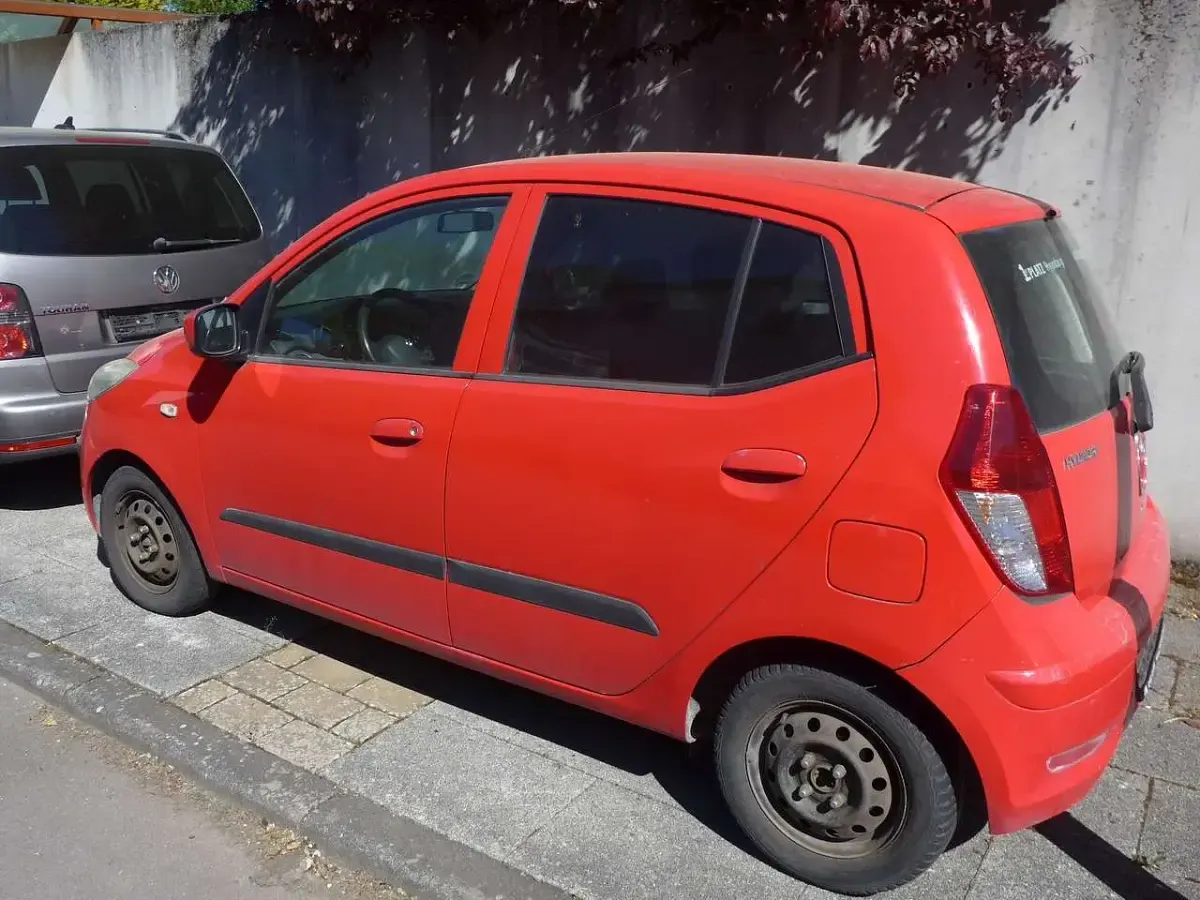 Gebraucht Hyundai i10 Classic 67 PS (49 kW) 2010 Electric red / sol Kleinwagen