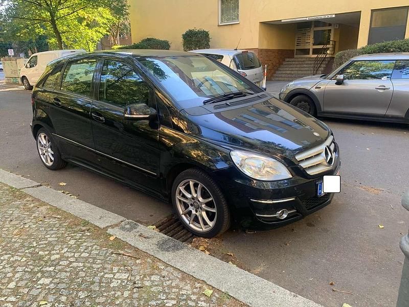Gebraucht Mercedes B200 140 PS (102 kW) 2008 Kosmosschwarz  metalliclack Van / Kleinbus