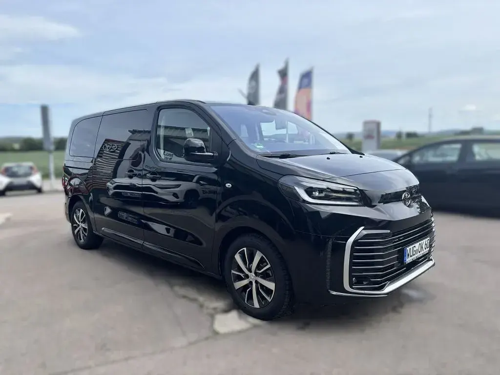 Gebraucht Toyota Proace Verso 179 PS (131 kW) 2026 Schwarz Kombi