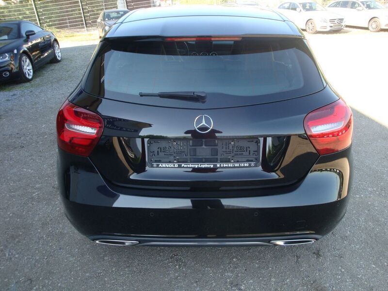 Gebraucht Mercedes A160 Urban 102 PS (75 kW) 2016 Schwarz Limousine
