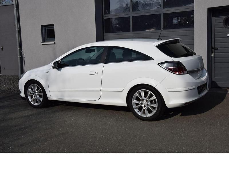 Gebraucht Opel Astra GTC Innovation 116 PS (85 kW) 2009 Weiß Coupé