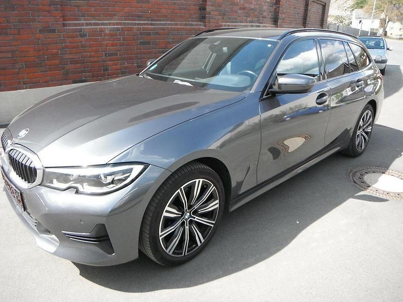 Gebraucht BMW 320 Advantage 190 PS (139 kW) 2021 Grau Kombi