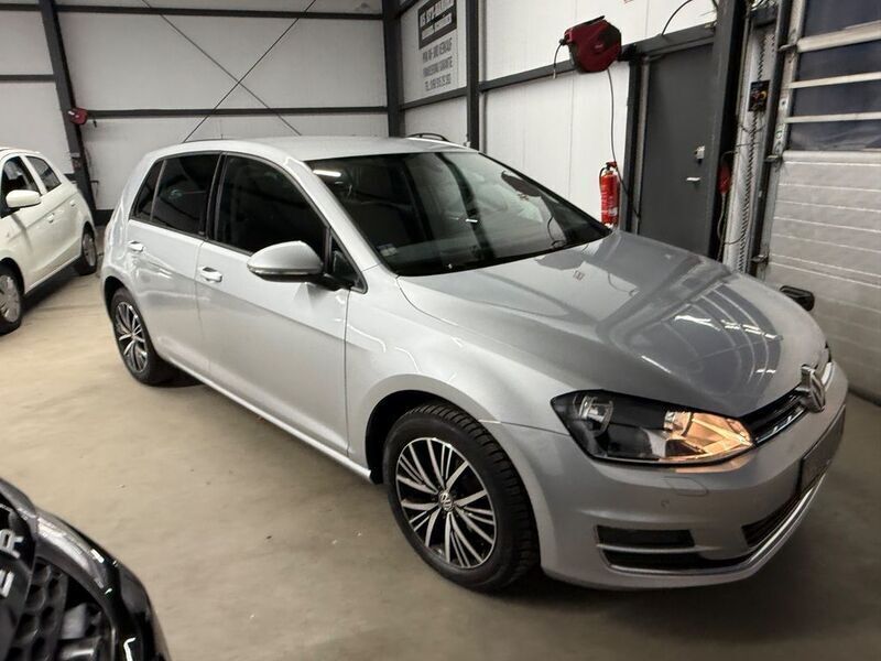 Silber Gebraucht 2016 VW Golf VII Allstar Limousine | 15.885 € (Fairer Preis) - Bild 1/4