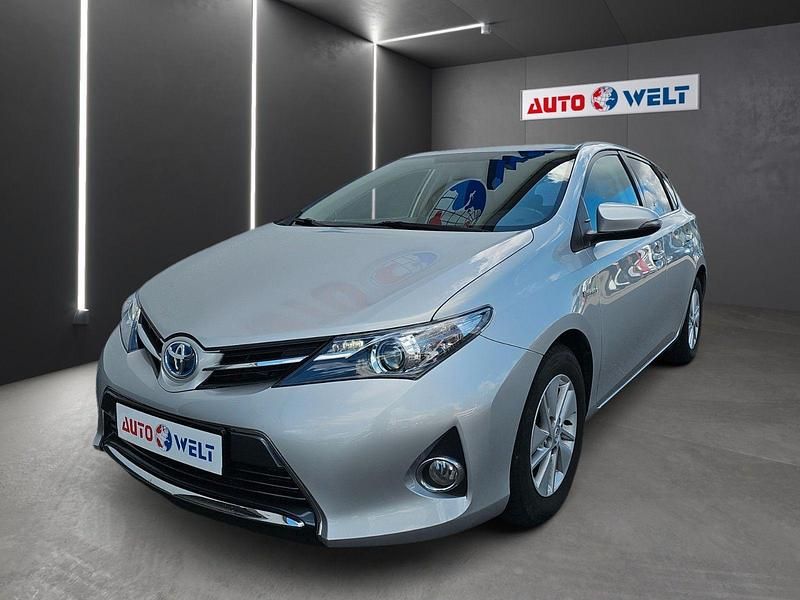 Silber Gebraucht 2013 Toyota Auris Hybrid Life Limousine | 10.390 € (Fairer Preis) - Bild 1/4