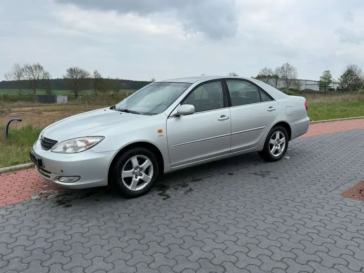 Gebraucht Toyota Camry Executive 186 PS (136 kW) 2002 Silber Limousine