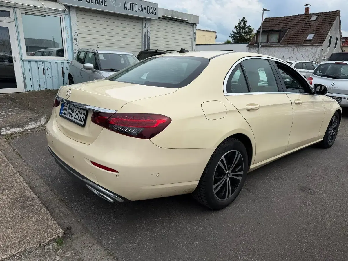 Gebraucht Mercedes E220 194 PS (142 kW) 2021 Beige Limousine