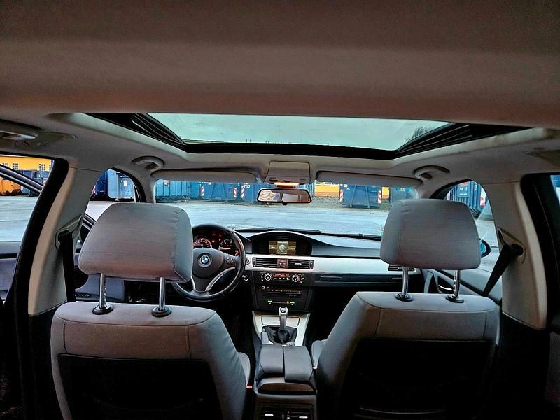 Gebraucht BMW 320 177 PS (130 kW) 2008 Blau Kombi