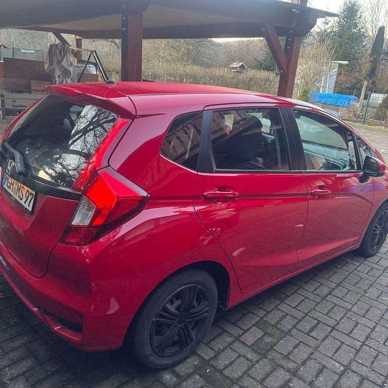 Rot Gebraucht 2018 Honda Jazz Trend Kleinwagen | 11.900 € (Guter Preis) - Bild 1/4