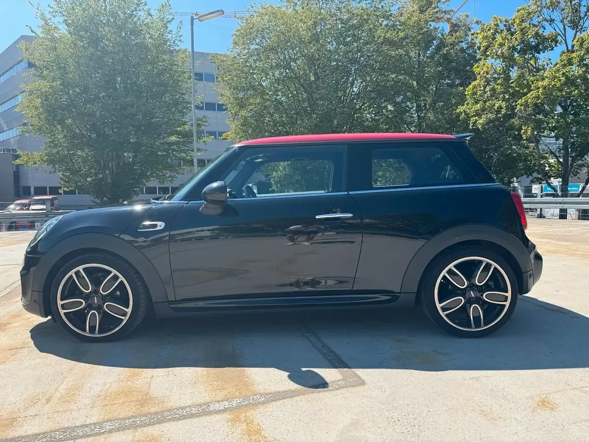 Gebraucht Mini Cooper 136 PS (100 kW) 2016 Schwarz Kleinwagen