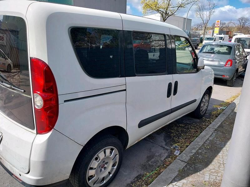 Gebraucht Fiat Doblò 105 PS (77 kW) 2019 Weiß Van / Kleinbus