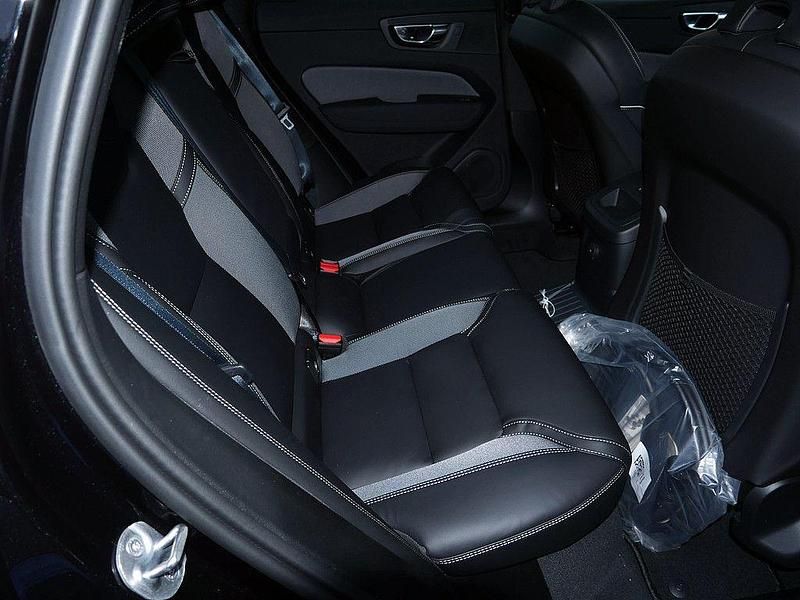 Neu Volvo XC60 Plus 455 PS (334 kW) 2025 Schwarz SUV