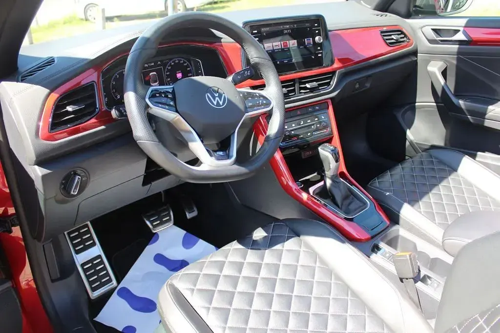 Gebraucht VW T-Roc Cabriolet R-line 150 PS (110 kW) 2023 Kings red schwarz (metallic) Cabrio