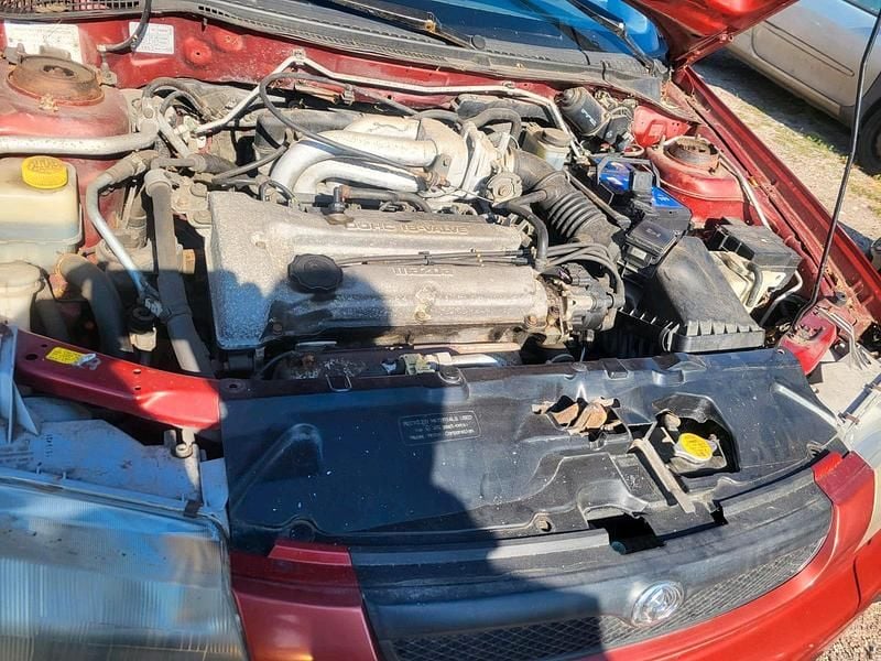 Rot Gebraucht 1997 Mazda 323 Kleinwagen | 550 € - Bild 1/4