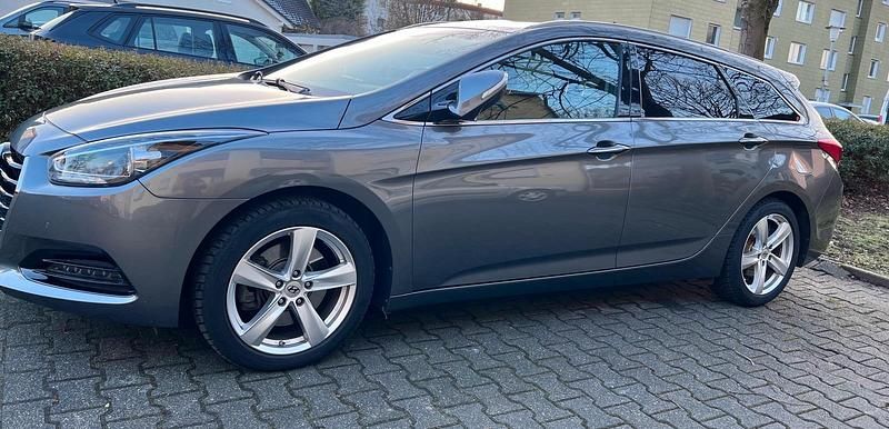 Gebraucht Hyundai i40 Style 141 PS (103 kW) 2017 Grau Kombi