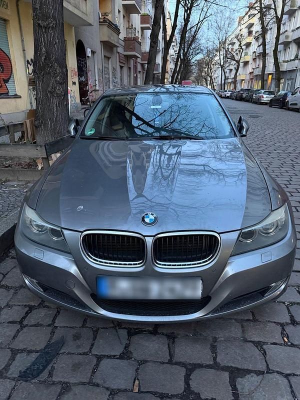 Gebraucht BMW 318 143 PS (105 kW) 2010 Grau Limousine