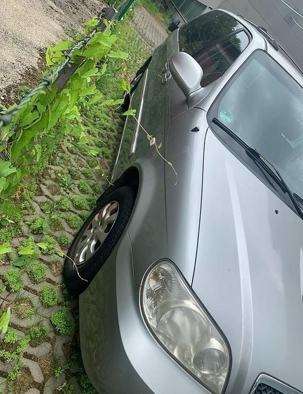 Gebraucht Kia Carnival 144 PS (105 kW) 2006 Silber Van / Kleinbus