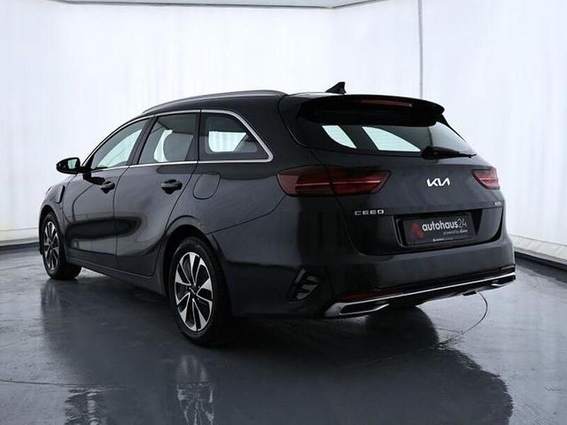 Gebraucht Kia Ceed Spirit 141 PS (103 kW) 2023 Grau Kleinwagen