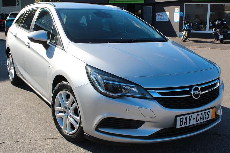 Argonsilber/sovereign Gebraucht 2016 Opel Astra Edition Kombi | 9.990 € (Fairer Preis) - Bild 1/4