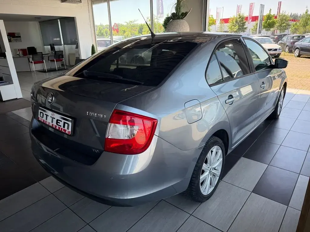 Gebraucht Skoda Rapid Ambition 105 PS (77 kW) 2012 Grau Kleinwagen