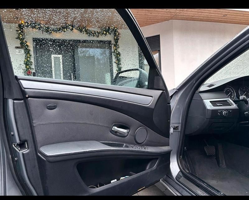 Gebraucht BMW 520 177 PS (130 kW) 2009 Grau Kombi