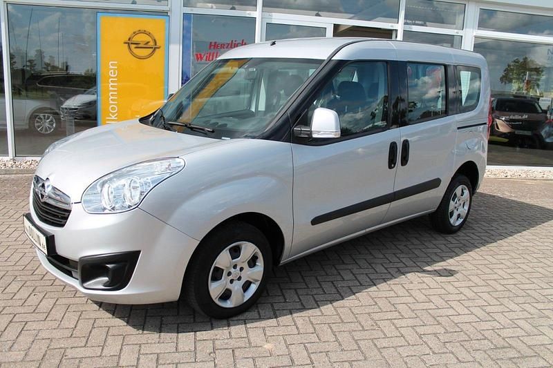 Gebraucht Opel Combo Edition 95 PS (69 kW) 2016 Silber Van / Kleinbus