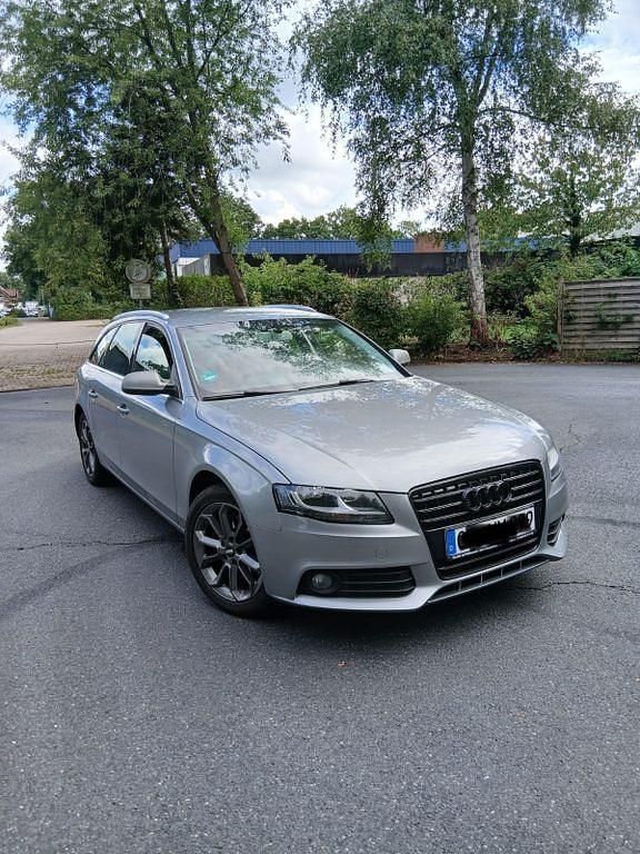 Grau Gebraucht 2009 Audi A4 Ambiente Kombi | 4.199 € (Superpreis) - Bild 1/4