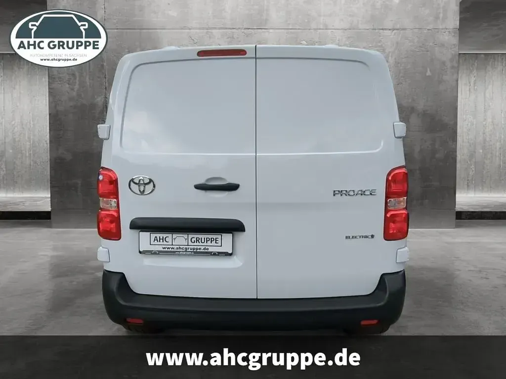 Gebraucht Toyota Proace 100 kW (137 PS) 2024 Weiss Van / Kleinbus