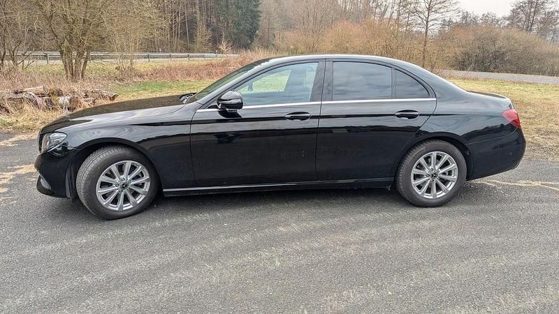 Schwarz Gebraucht 2019 Mercedes E300 Limousine | 22.999 € (Superpreis) - Bild 1/4