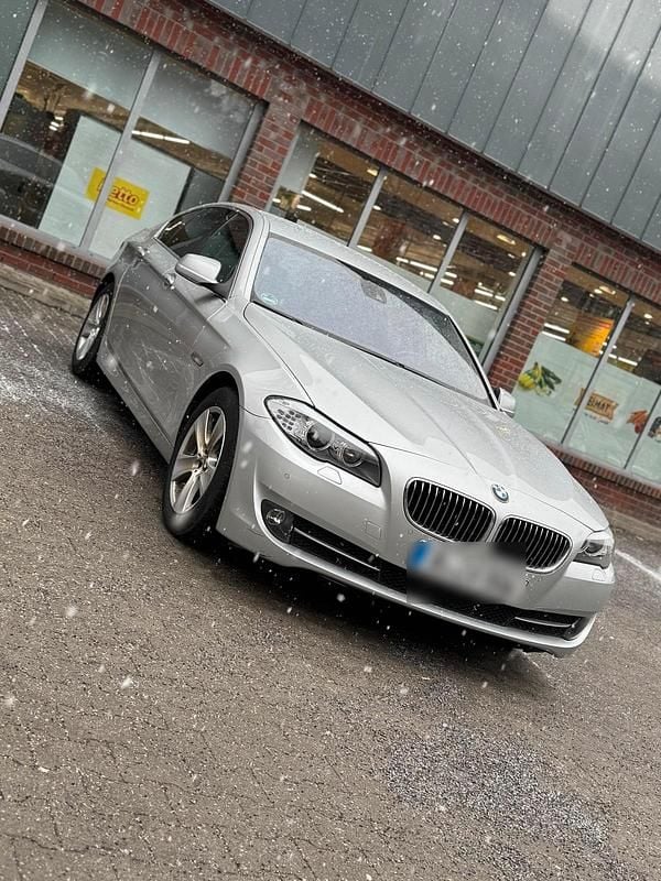 Gebraucht BMW 523 204 PS (150 kW) 2010 Silber Limousine