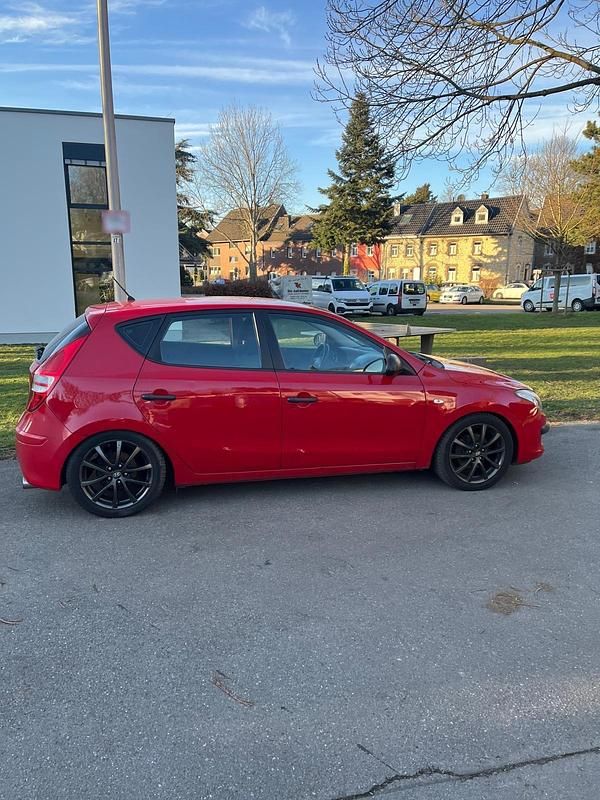 Gebraucht Hyundai i30 109 PS (80 kW) 2009 Rot Kleinwagen